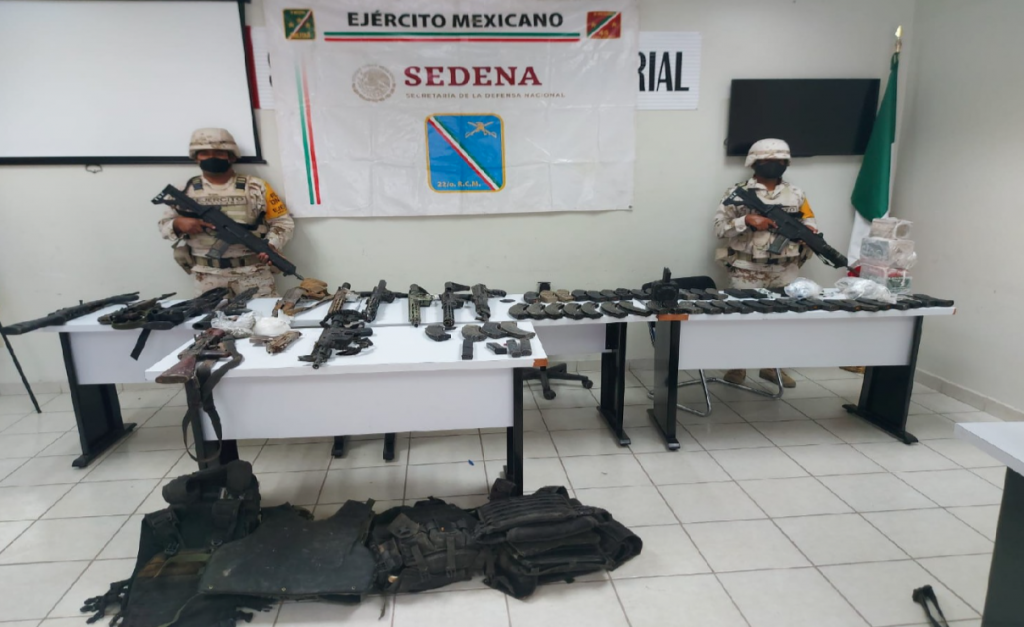 Armas, droga y detenidos en operativo de la SEDENA en SLRC