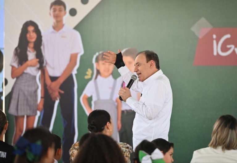 Con orden y agilidad entrega Gobierno de Sonora uniformes escolares gratuitos en Hermosillo: SEC